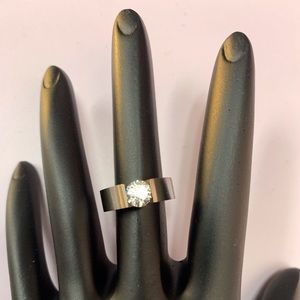 SOLITAIRE STAINLESS STEEL TENSION RING